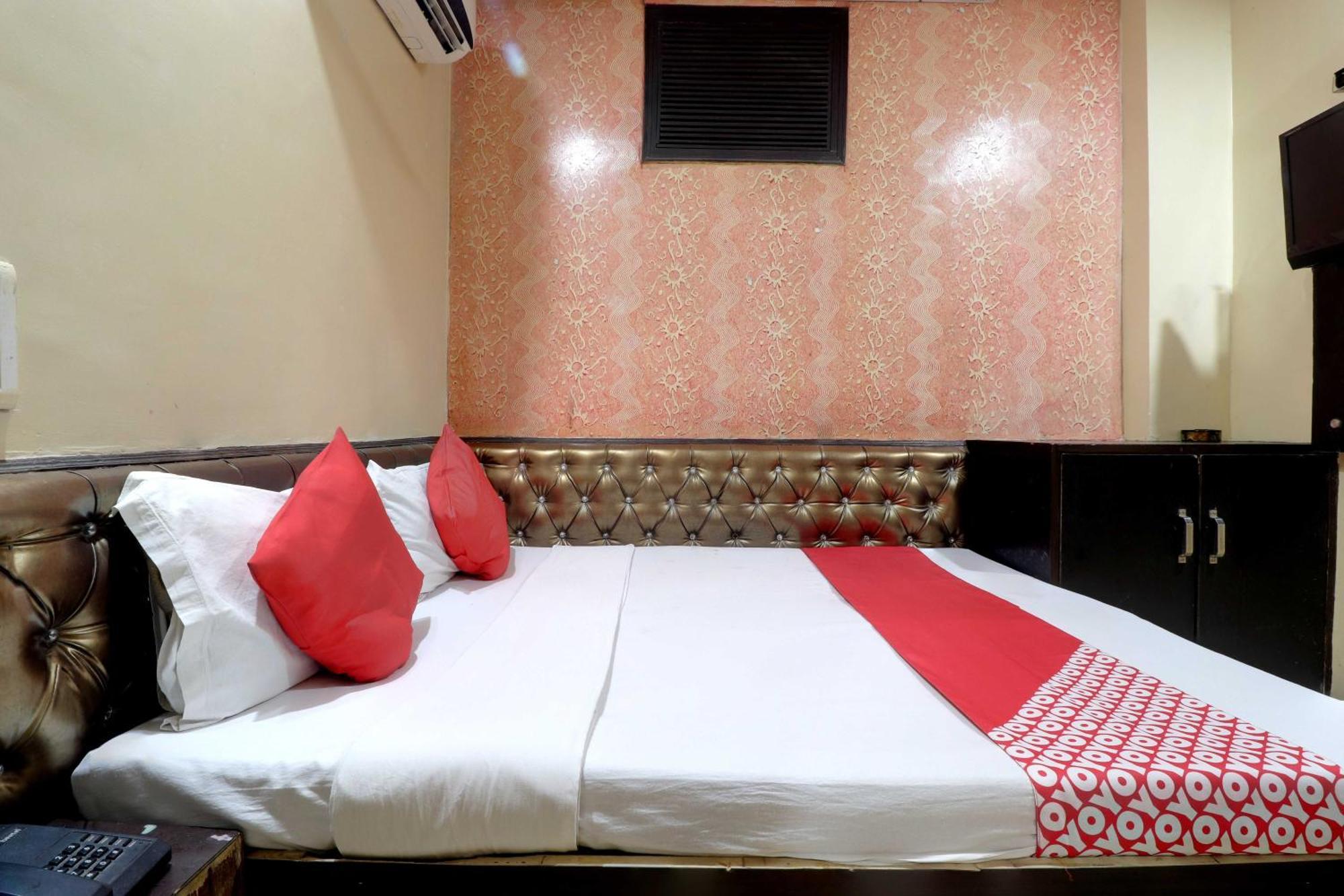 Oyo Flagship 81569 The Red Rose Inn New Delhi Exterior photo