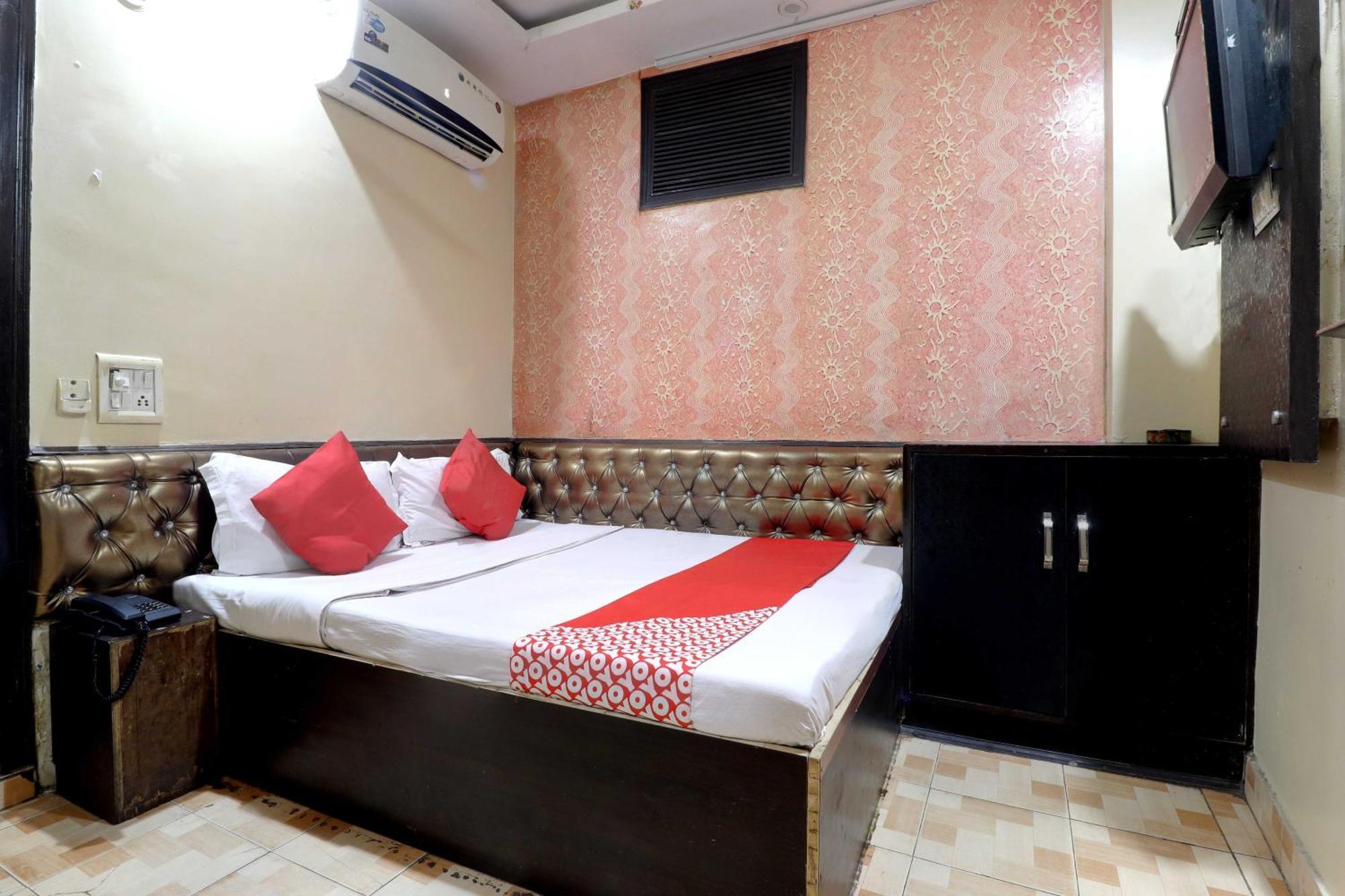 Oyo Flagship 81569 The Red Rose Inn New Delhi Exterior photo