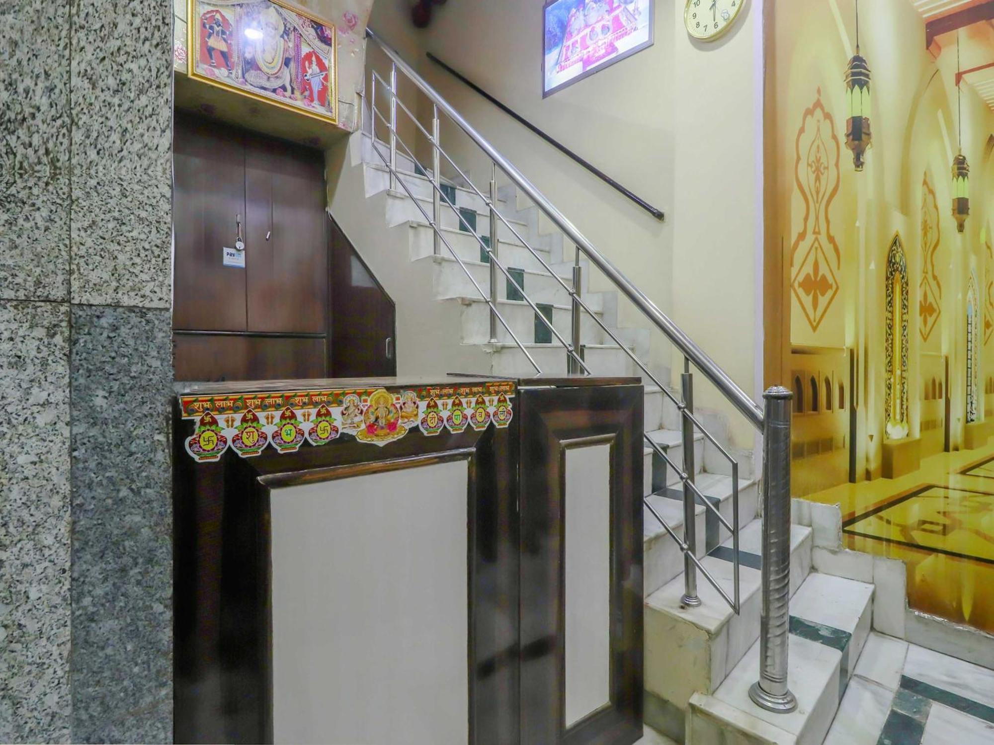 Oyo Flagship 81569 The Red Rose Inn New Delhi Exterior photo